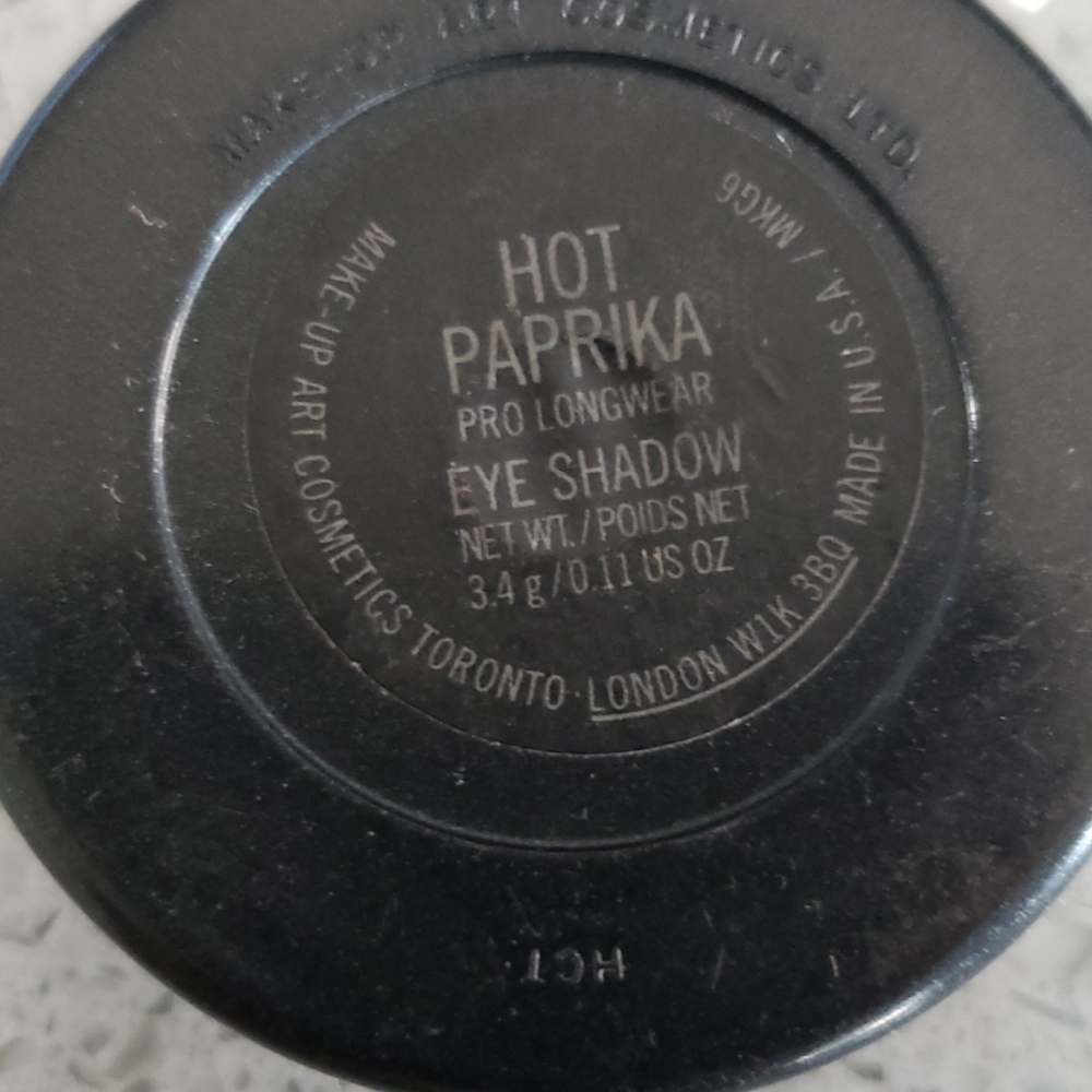 MAC eyeshadow - Picture 2 of 2